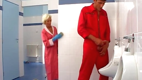 Older sex in shitter